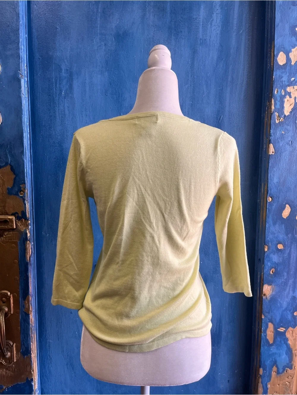 Carmen Marc Valvo Lime Green Lattice V-Neck Knit Top - Picture 3 of 4